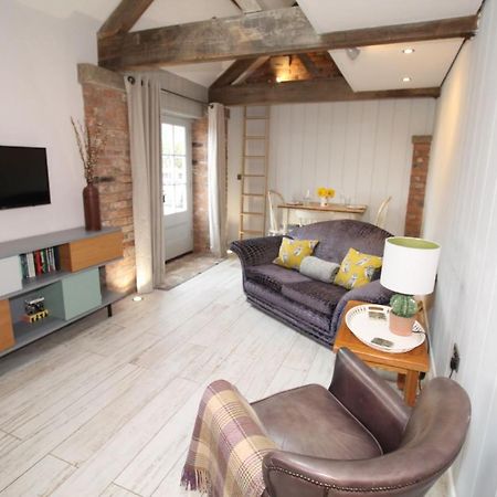 The Hayloft - Cheshire Crewe Exterior foto
