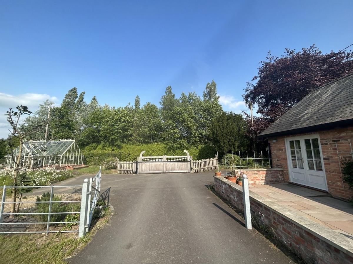 The Hayloft - Cheshire Crewe Exterior foto